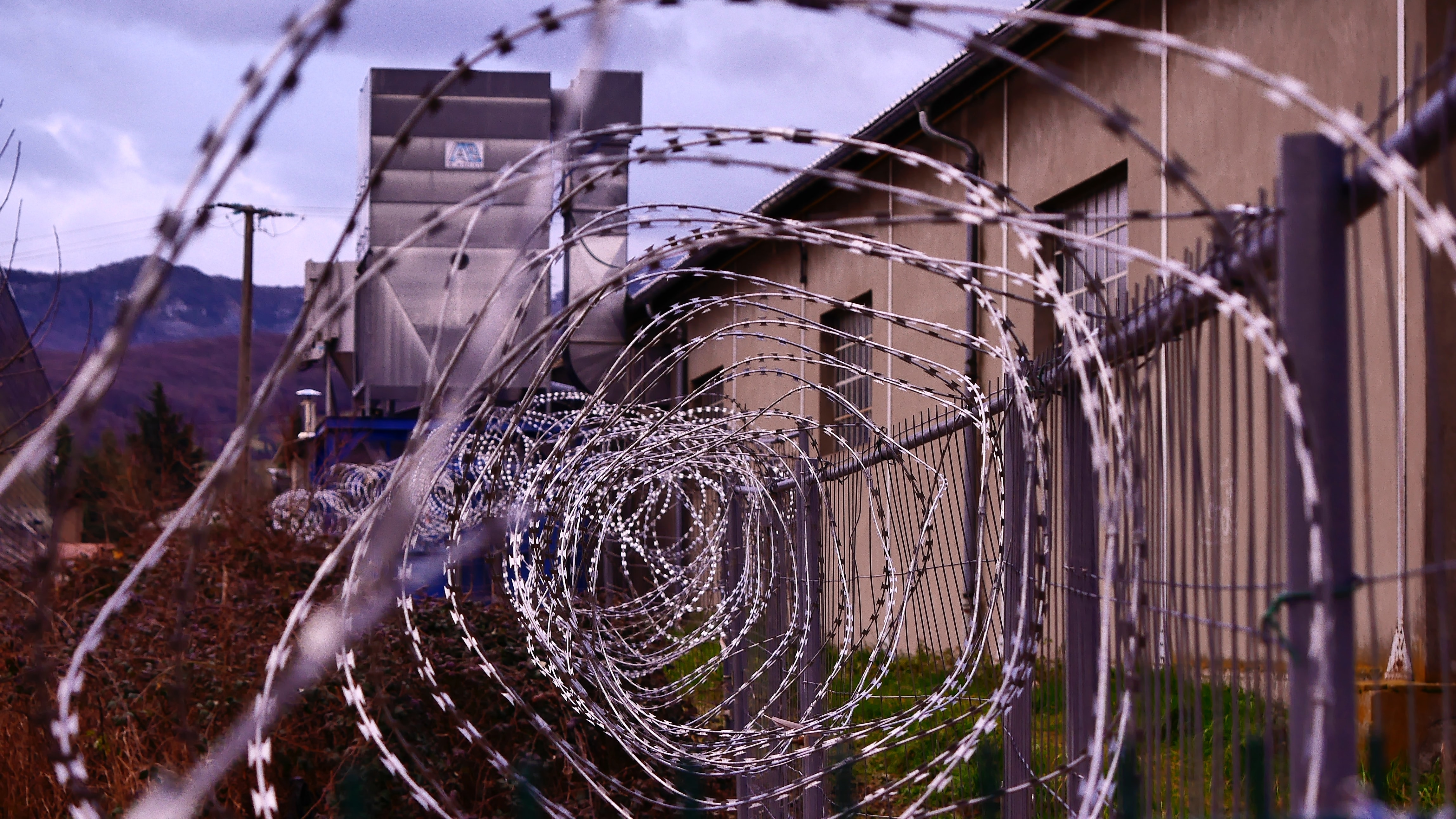 Rétention et zones d’attente : le Comité anti-torture du Conseil de l’Europe publie un rapport sur la France 